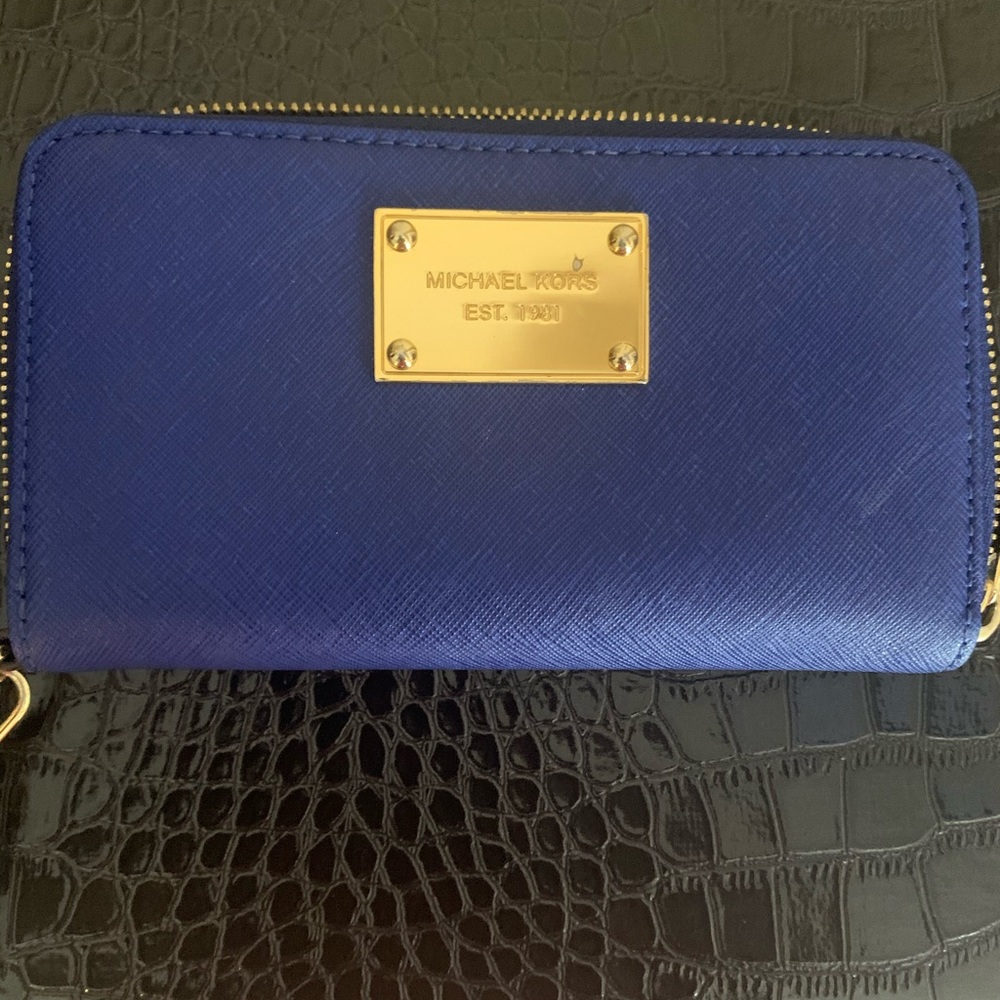 Michael kors wristlet authentic